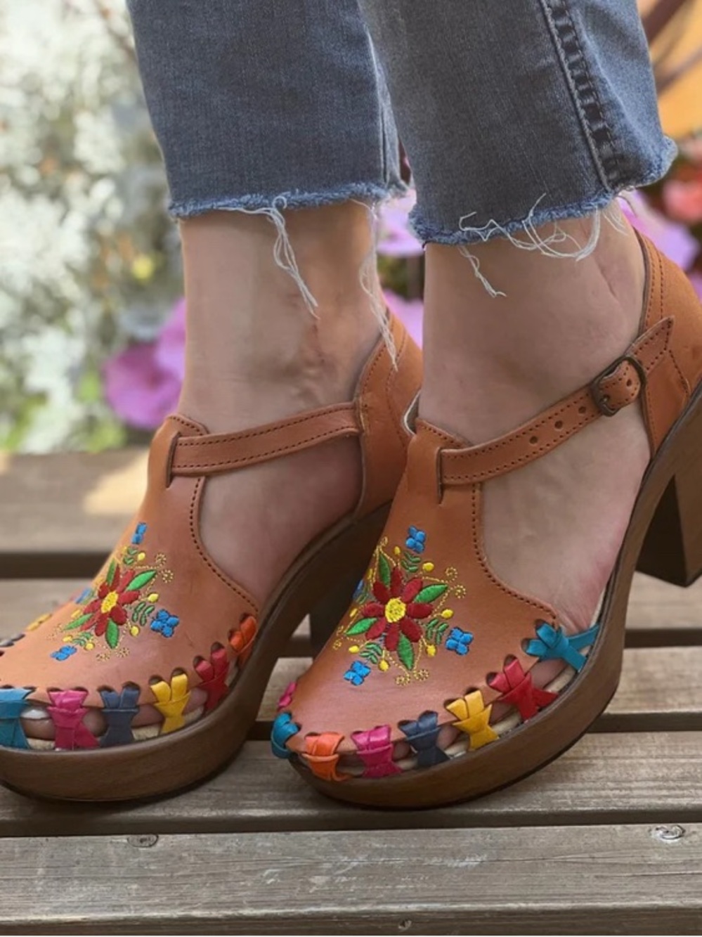 Mexican huarache sandals brown leather multicolor floral embroidery
Handcrafte 6